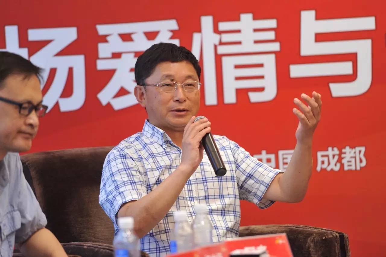 作协主席酒后闹事辱骂酒店前台事件引发争议，观点论述与反思