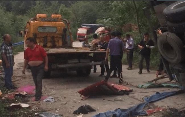关于老人拾玉米被打致死事件的最新回应，当地调查进行中