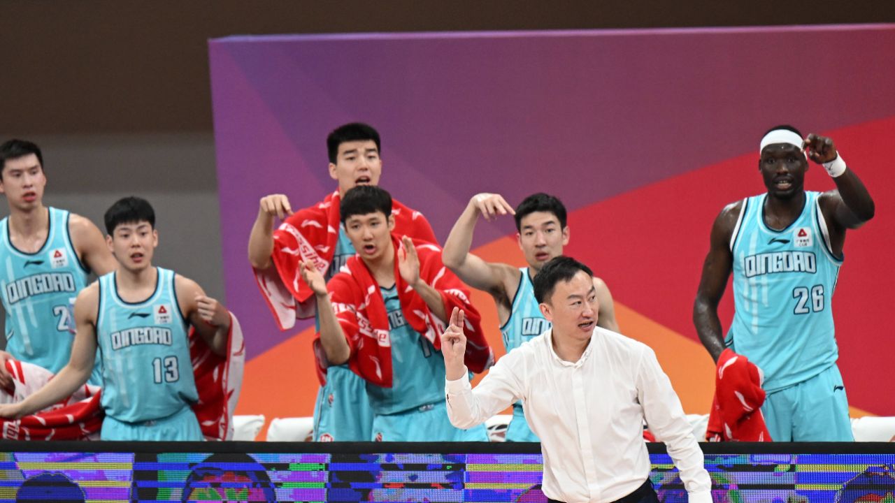 青岛男篮大胜广州，科技助力重塑篮球魅力之战
