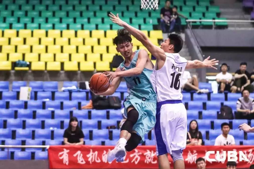 北汽男篮主场惊险翻盘，逆风翻盘的自信与胜利之路
