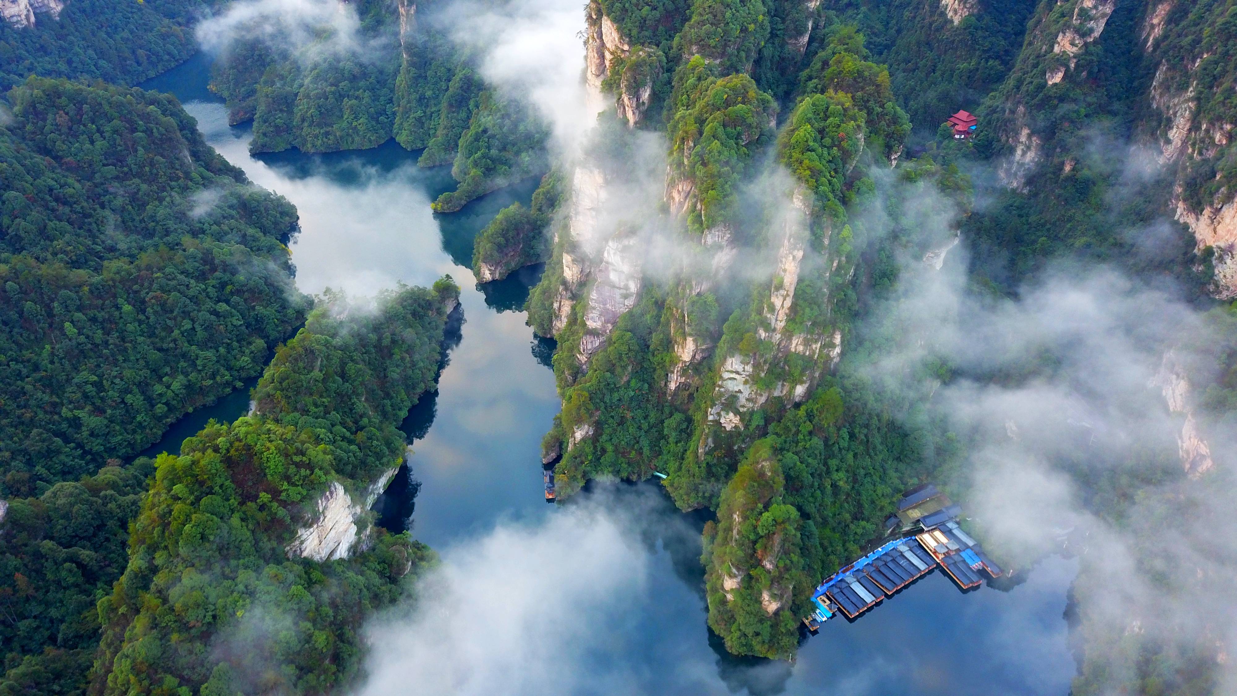 张家界景区被拆分收费传闻不实，科技助力重塑旅游新体验