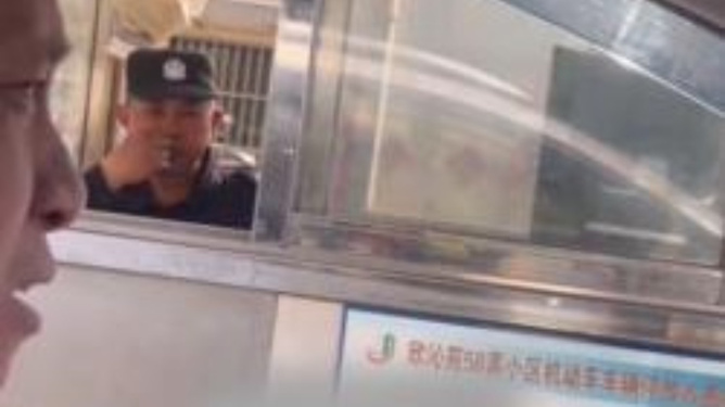 男子进小区被拦引发辱骂风波，事件反思与启示