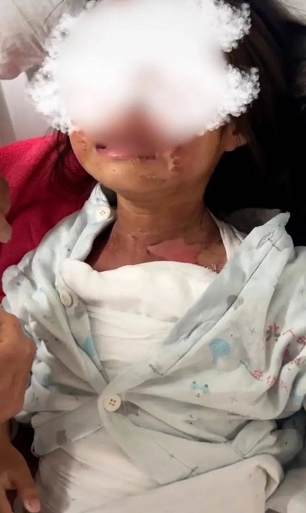 事件深度解析，关于11岁男生向女童泼开水无需承担刑责的法律探讨