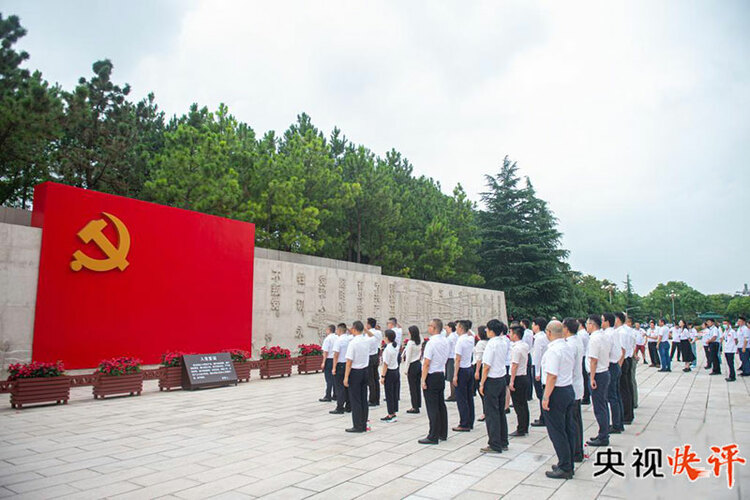 天安门下半旗缅怀吴邦国同志，路上的风景与内心的宁静