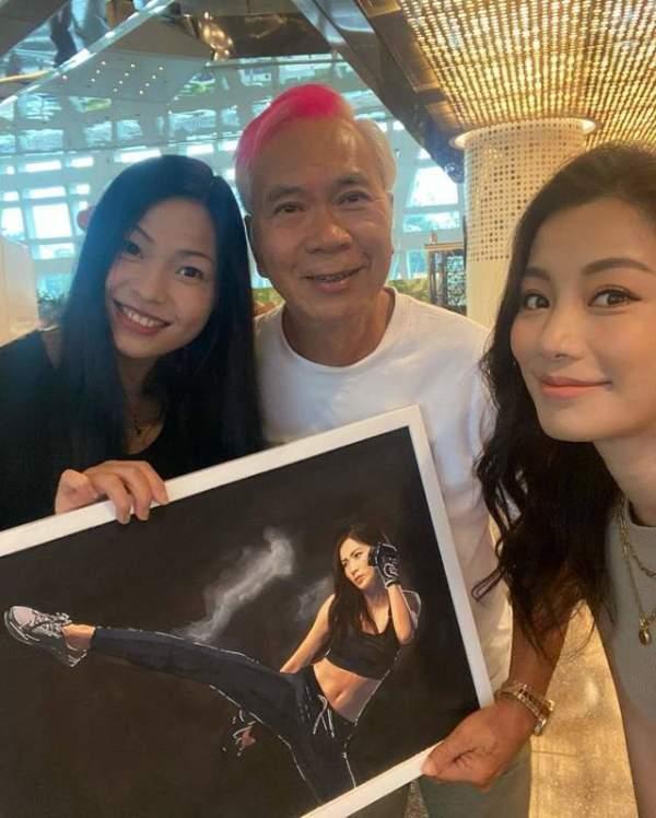 轿车自燃爷孙被困，英勇救援展现人间真情！