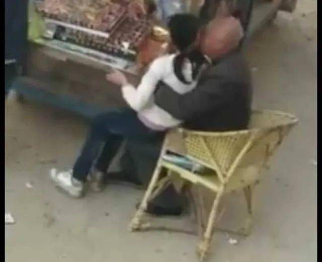 关于未成年男生向女童泼开水行为的法律解读与责任判定探讨