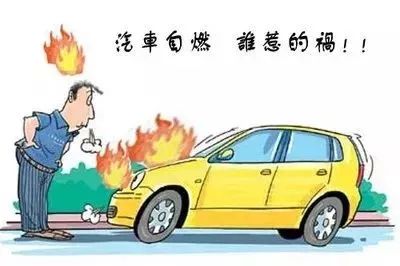 轿车突发自燃爷孙被困，众人英勇施救脱险时刻