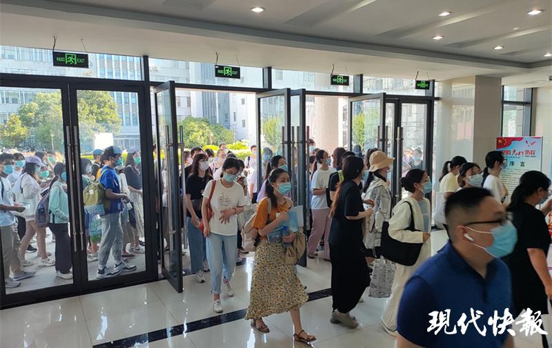 镇江最新招聘信息深度探讨，影响与启示