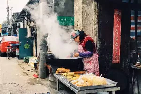 小巷中的独特风味，最新红帽美食宝藏揭秘