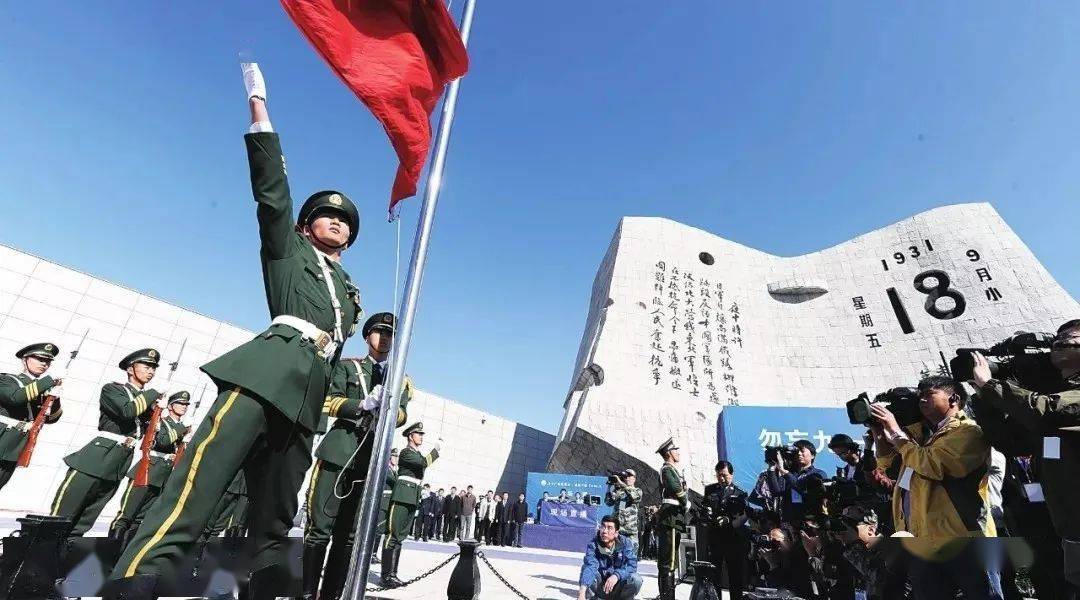 军恋群，力量变化与自信之旅的旅程