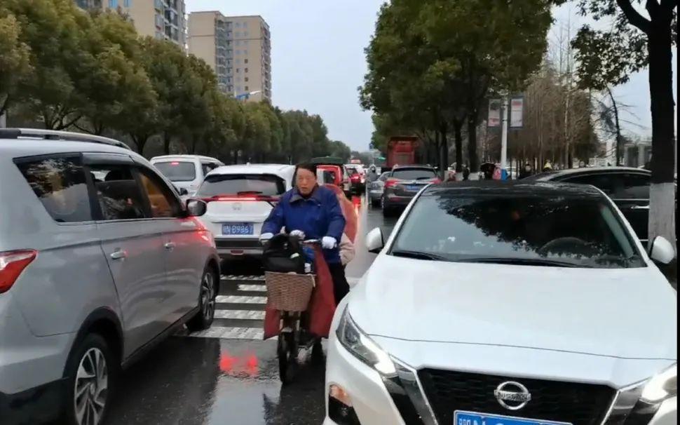 潜江三江锅最新视频，美食传承与时代影响力展现