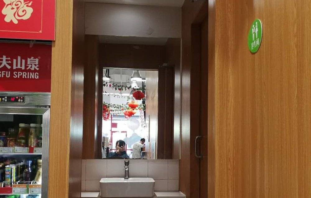 最新各类厕拍,最新各类厕拍，小巷深处的特色小店，探索未知的惊喜！