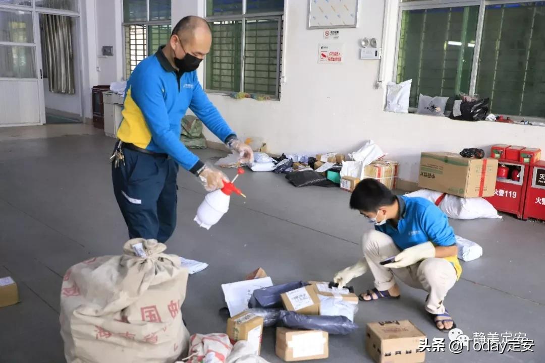 邮政投递员最新服装，时尚与责任并重！