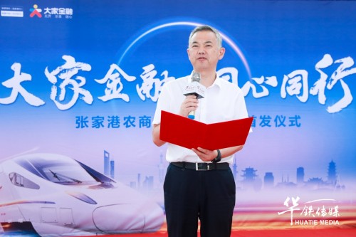 高杏欣最新动态，城市漫步与友情的绚丽篇章