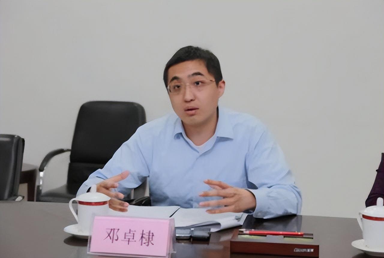 邓卓棣最新去向揭秘，观点阐述