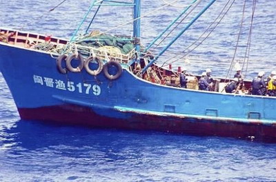 中国渔船海上温馨日常与深厚情谊的最新报道