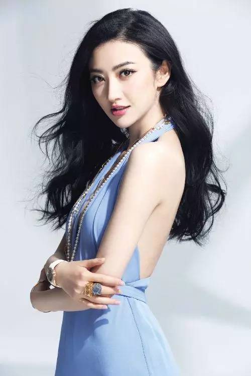 演员李木子，舞台到荧屏的跃迁之旅——自信与成就的力量展现