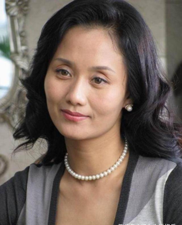 演员李颖的老公身份揭秘