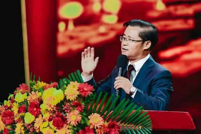 明星政协委员，星光下的责任与担当，荣耀与奉献的双重奏