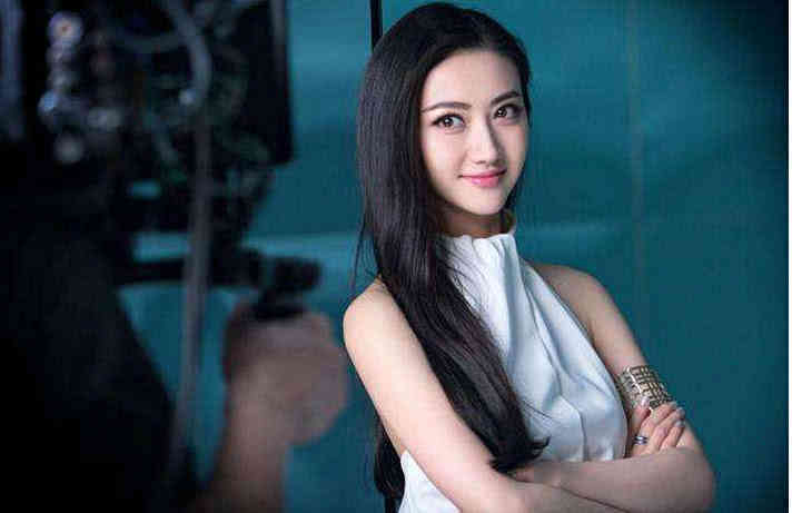 明星孕妇照，励志之旅中的变化、自信与成就感展现
