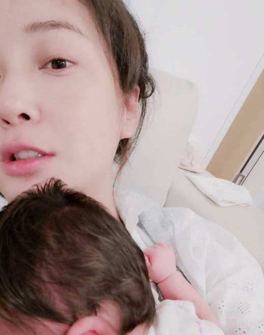小红书揭秘，明星喂奶视频背后的故事知多少？