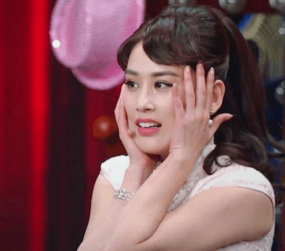 黄圣依的演员诞生之路，探寻她的演艺之路与成长轨迹