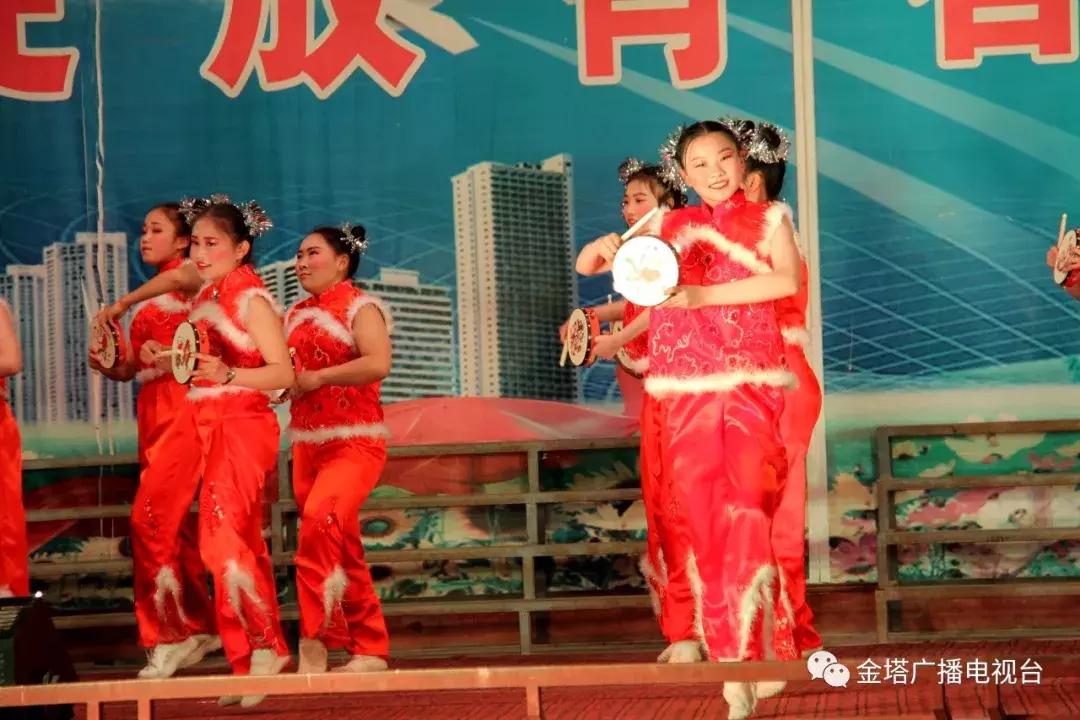 校园写作业大赛，速度与效率的双重挑战，点燃学习激情！