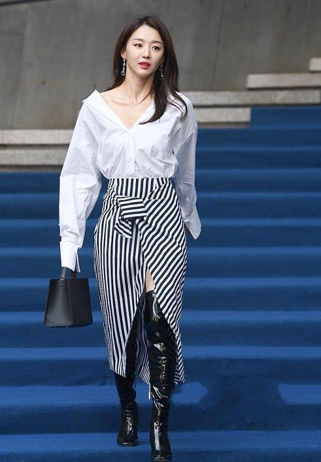 衬衫女明星如何成为时尚引领者，穿搭秘籍与风格进阶指南