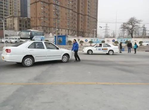 开房最新现象，深度解析与观点阐述