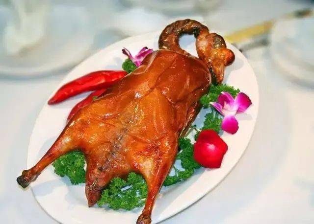 杀鱼弟最新，小巷美食秘境探索