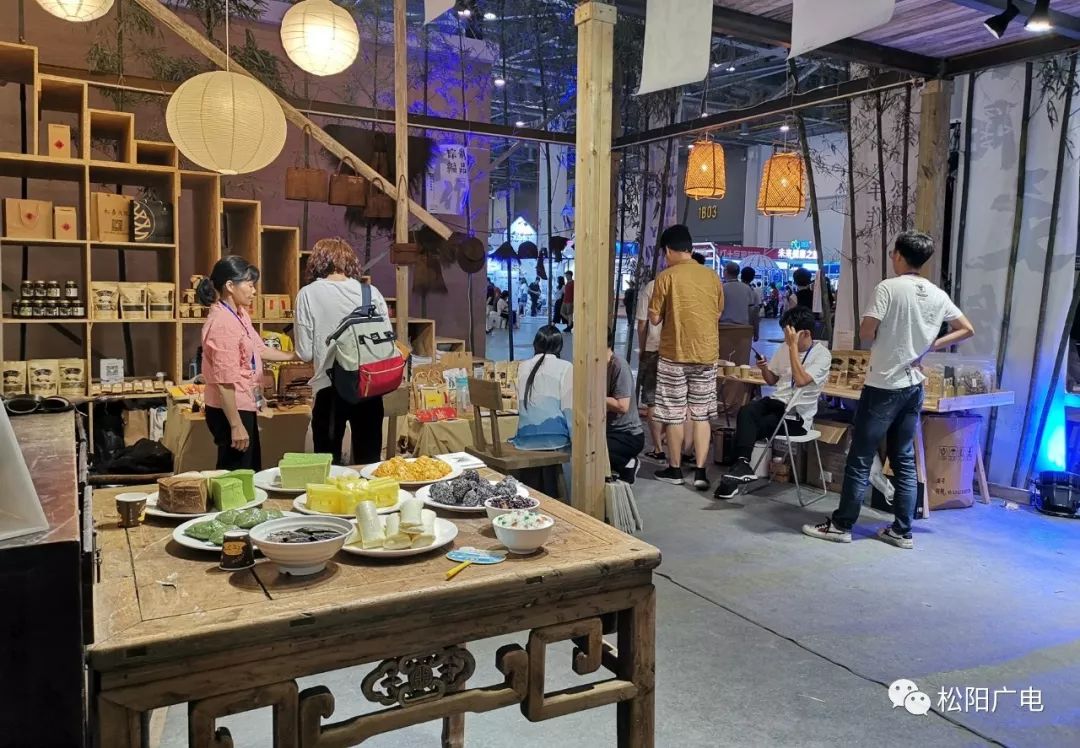 科技重塑餐桌文化，未来美食之旅的最新餐顶体验