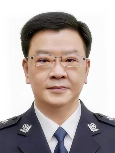 新任局长如何以变革自信激发潜能，成就卓越领导之路