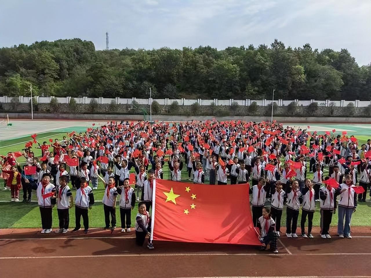 国庆盛况与最新资讯，全国欢庆的壮丽画卷