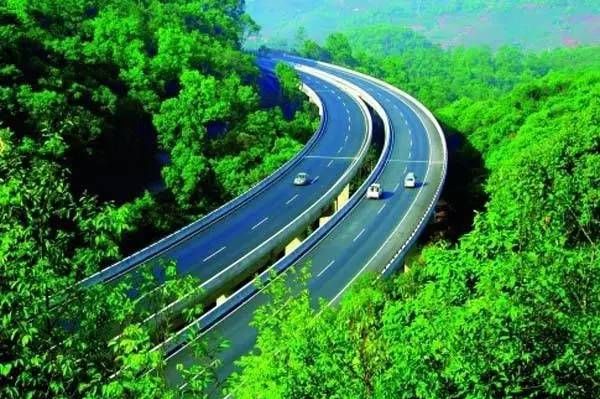 最新高速公路，自然美景的轻松探索之旅