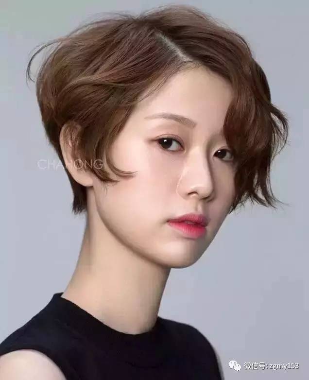 最新女短发流行趋势揭秘，时尚界的潮流风向标大解密！